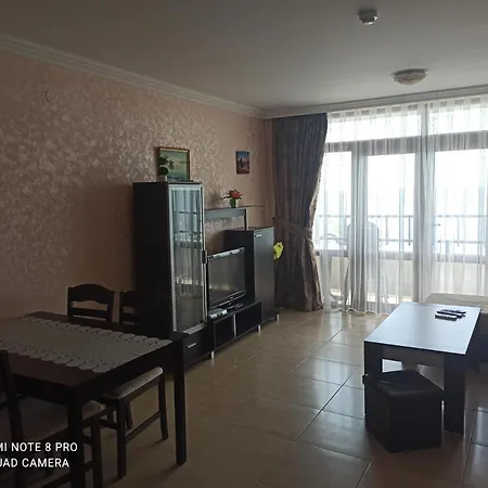 Бадемите Апартаменти Под Наем Апартаменты *